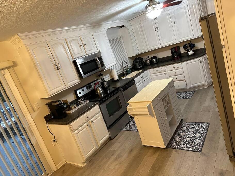 Cheerful 3-Bedroom 3Bath With Fire Pit And Patio ハンプトン エクステリア 写真