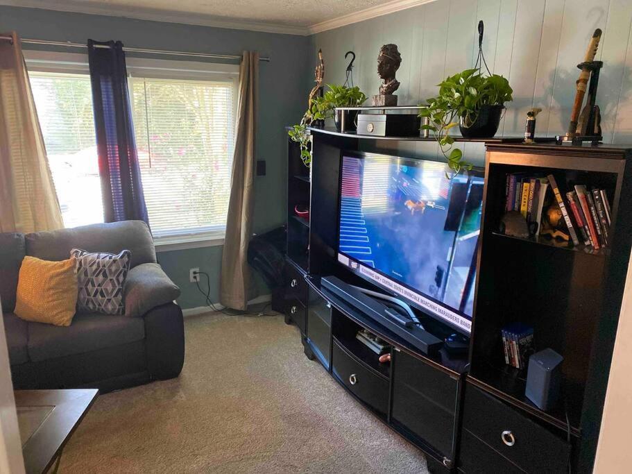 Cheerful 3-Bedroom 3Bath With Fire Pit And Patio ハンプトン エクステリア 写真