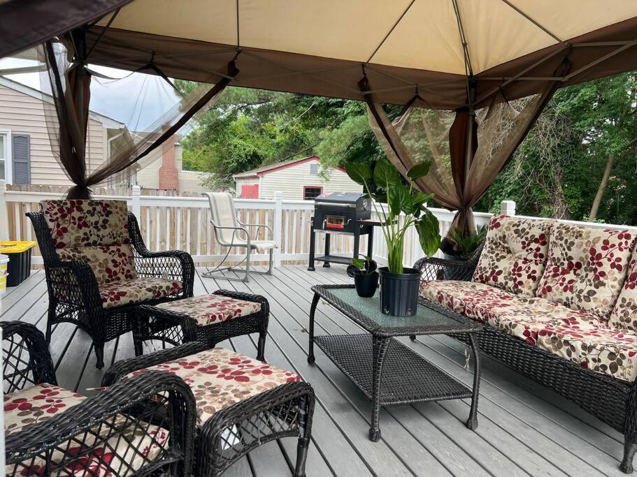 Cheerful 3-Bedroom 3Bath With Fire Pit And Patio ハンプトン エクステリア 写真