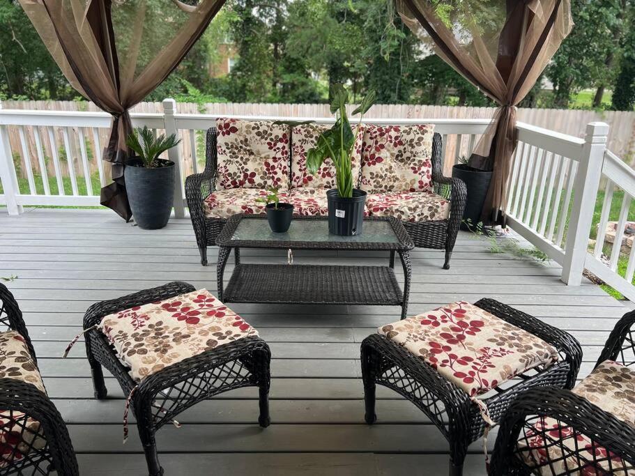 Cheerful 3-Bedroom 3Bath With Fire Pit And Patio ハンプトン エクステリア 写真
